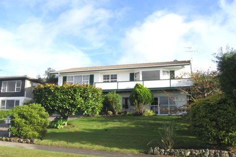 Photo of property in 32 Chatswood Grove, Chatswood, Auckland, 0626