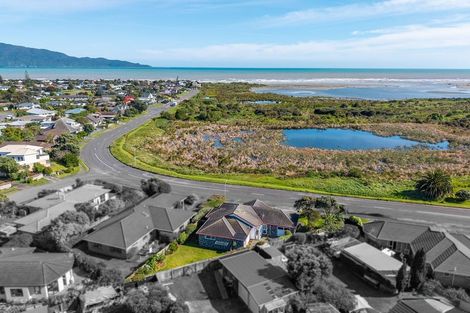 Photo of property in 300 Manly Street, Paraparaumu Beach, Paraparaumu, 5032