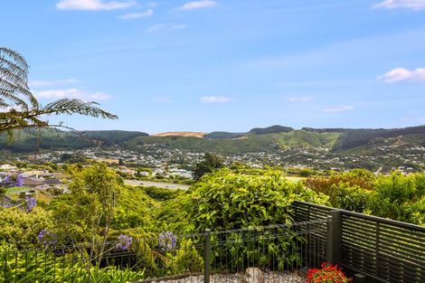 Photo of property in 138 Woodman Drive, Tawa, Wellington, 5028