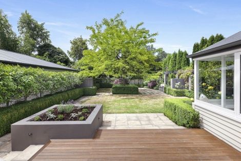 Photo of property in 21 Saint Andrews Square, Strowan, Christchurch, 8052