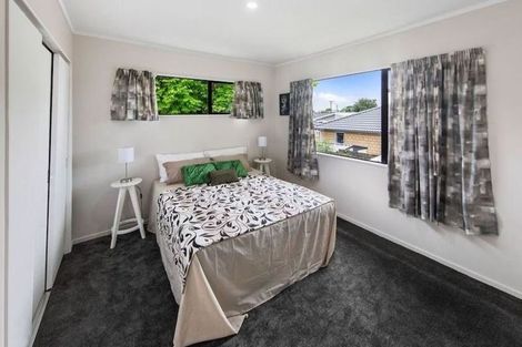 Photo of property in 2/58 Clevedon Road, Papakura, 2110