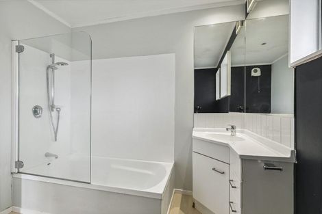 Photo of property in 24a Gurkha Crescent, Khandallah, Wellington, 6035