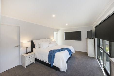 Photo of property in 18 Cyprus Place, Fitzherbert, Palmerston North, 4410