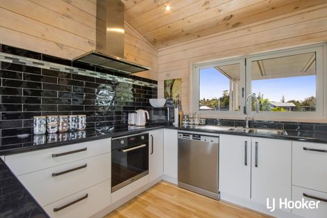 Photo of property in 28 Sandleigh Drive, Athenree, Katikati, 3177