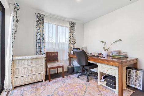 Photo of property in 25 Denarius Lane, Glendene, Auckland, 0602