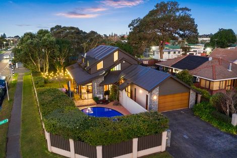 Photo of property in 1 Maygrove Drive, Orewa, 0931