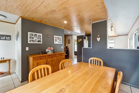 Photo of property in 13 Marram Way, Peka Peka, Waikanae, 5391