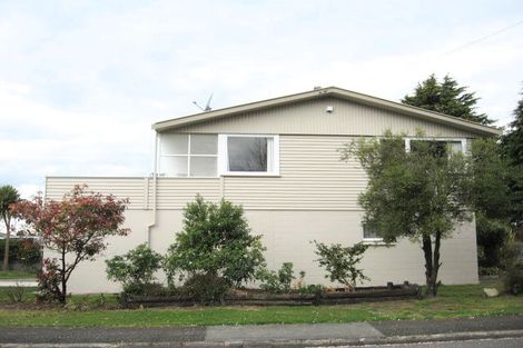 Photo of property in 1 Gifford Place, Utuhina, Rotorua, 3015