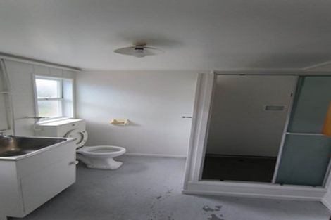 Photo of property in 327 Wairau Road, Totara Vale, Auckland, 0627