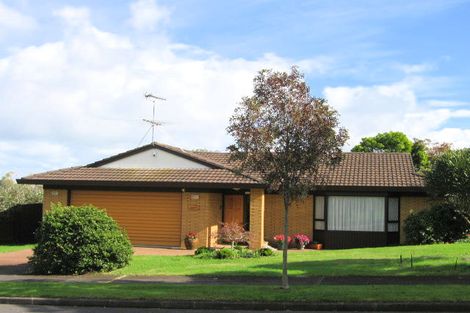 Photo of property in 17 Parramatta Place, Botany Downs, Auckland, 2010