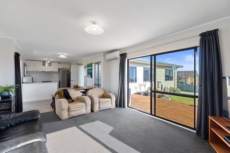 Photo of property in 18 Whenuariri Place, Maketu, Te Puke, 3189