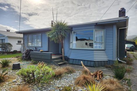 Photo of property in 32 Inverness Street, Dunollie, Runanga, 7803