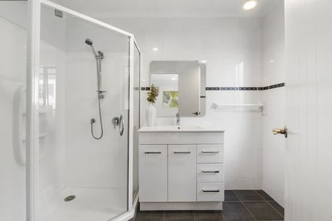 Photo of property in 9 Travis View Drive, Fairview Heights, Auckland, 0632