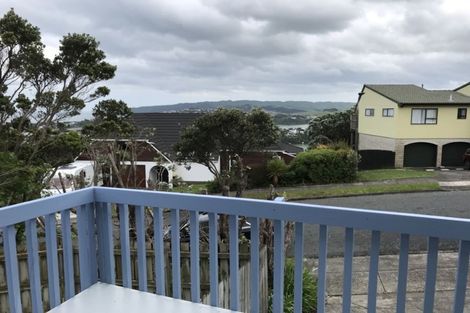 Photo of property in 18 Mercury Way, Whitby, Porirua, 5024