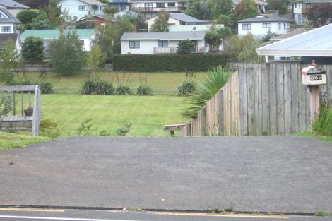 Photo of property in 66b Trias Road, Totara Vale, Auckland, 0629