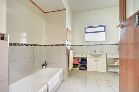 Photo of property in 6 Hipango Terrace, Durie Hill, Whanganui, 4500
