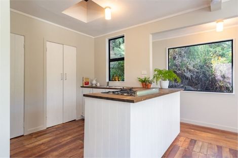 Photo of property in 49 Airlie Road, Plimmerton, Porirua, 5026