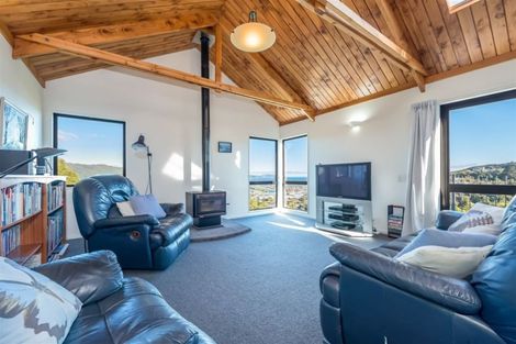 Photo of property in 100 Viewmont Drive, Harbour View, Lower Hutt, 5010