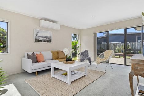 Photo of property in 8 Emma Place, Papamoa Beach, Papamoa, 3118