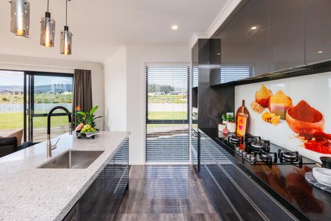 Photo of property in 48 Sardinia Grove, Fitzherbert, Palmerston North, 4410