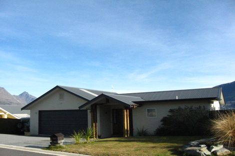Photo of property in 4 Garland Terrace, Kelvin Heights, Queenstown, 9300