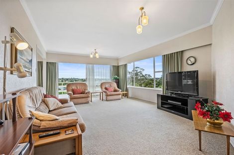Photo of property in 20 Chivalry Road, Glenfield, Auckland, 0629