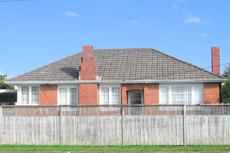 Photo of property in 1/12a Keeling Road, Henderson, Auckland, 0612