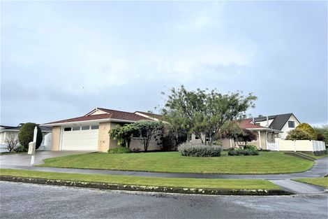 Photo of property in 2 Aitchison Place, Levin, 5510