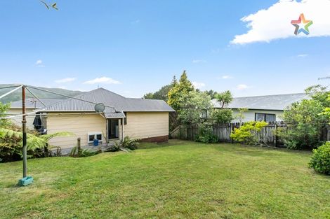 Photo of property in 10 Whitechapel Grove, Stokes Valley, Lower Hutt, 5019
