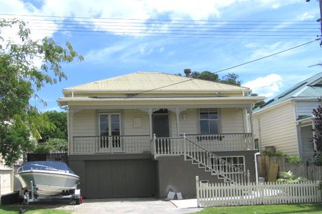 Photo of property in 19 Roslyn Terrace, Stanley Point, Auckland, 0624