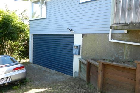 Photo of property in 33 Stewart Drive, Newlands, Wellington, 6037
