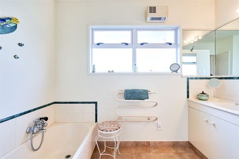 Photo of property in 256 Whirinaki Road, Eskdale, Napier, 4182