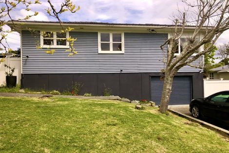 Photo of property in 56 Taipari Road, Te Atatu Peninsula, Auckland, 0610
