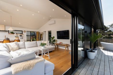 Photo of property in 21 Ngapuke Lane, Parua Bay, Onerahi, 0192