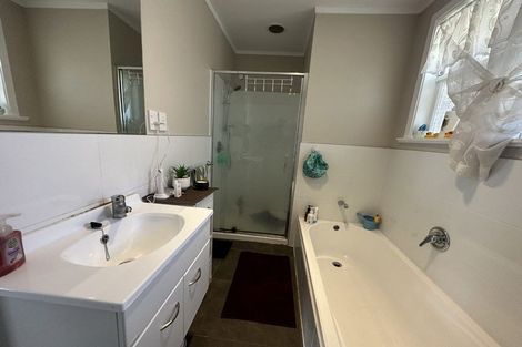 Photo of property in 68b Kelman Road, Kelston, Auckland, 0602