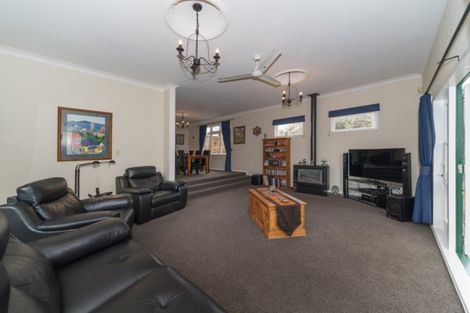 Photo of property in 31 Winston Avenue, Hokowhitu, Palmerston North, 4410