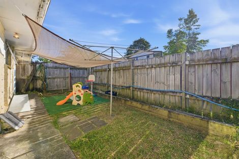 Photo of property in 2/15 Phoenix Place, Papatoetoe, Auckland, 2025