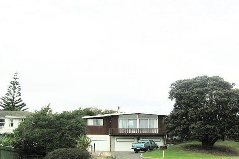 Photo of property in 3 Tahi Road, Paraparaumu Beach, Paraparaumu, 5032