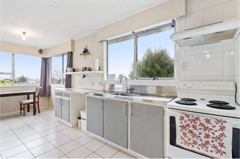 Photo of property in 1/14 Waari Avenue, Sunnyvale, Auckland, 0612