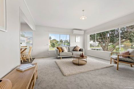 Photo of property in 1/49 Manhattan Heights, Glendene, Auckland, 0602