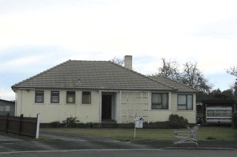 Photo of property in 10 Searancke Place, Fairfield, Hamilton, 3214