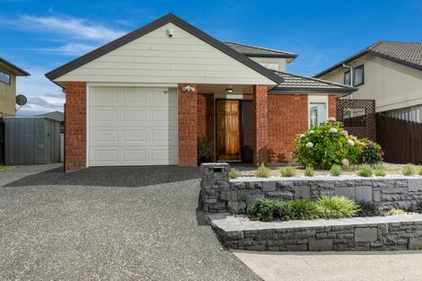 Photo of property in 8 Lucienne Drive, Ranui, Auckland, 0612