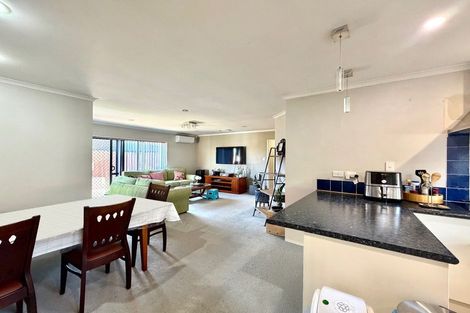 Photo of property in 30 Nuneaton Drive, Flat Bush, Auckland, 2019