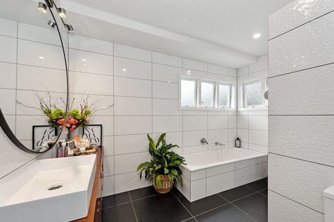 Photo of property in 24 Charles Crescent, Beerescourt, Hamilton, 3200