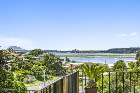 Photo of property in 32 Omokoroa Road, Omokoroa, 3114