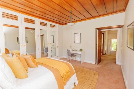 Photo of property in 11 Glen Road, Kelburn, Wellington, 6012