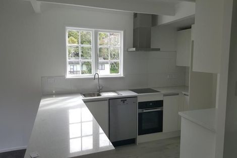 Photo of property in 35 Barker Rise, Northcross, Auckland, 0632