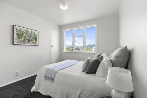 Photo of property in 16 Greer Crescent, Tawa, Wellington, 5028