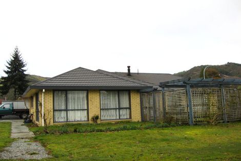 Photo of property in 15 Ranft Street, Reefton, 7830