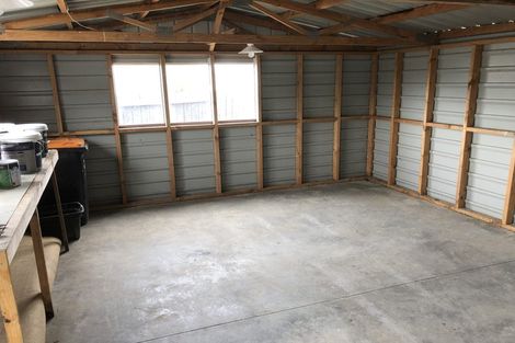 Photo of property in 3 Lydia Place, Kelvin Grove, Palmerston North, 4414